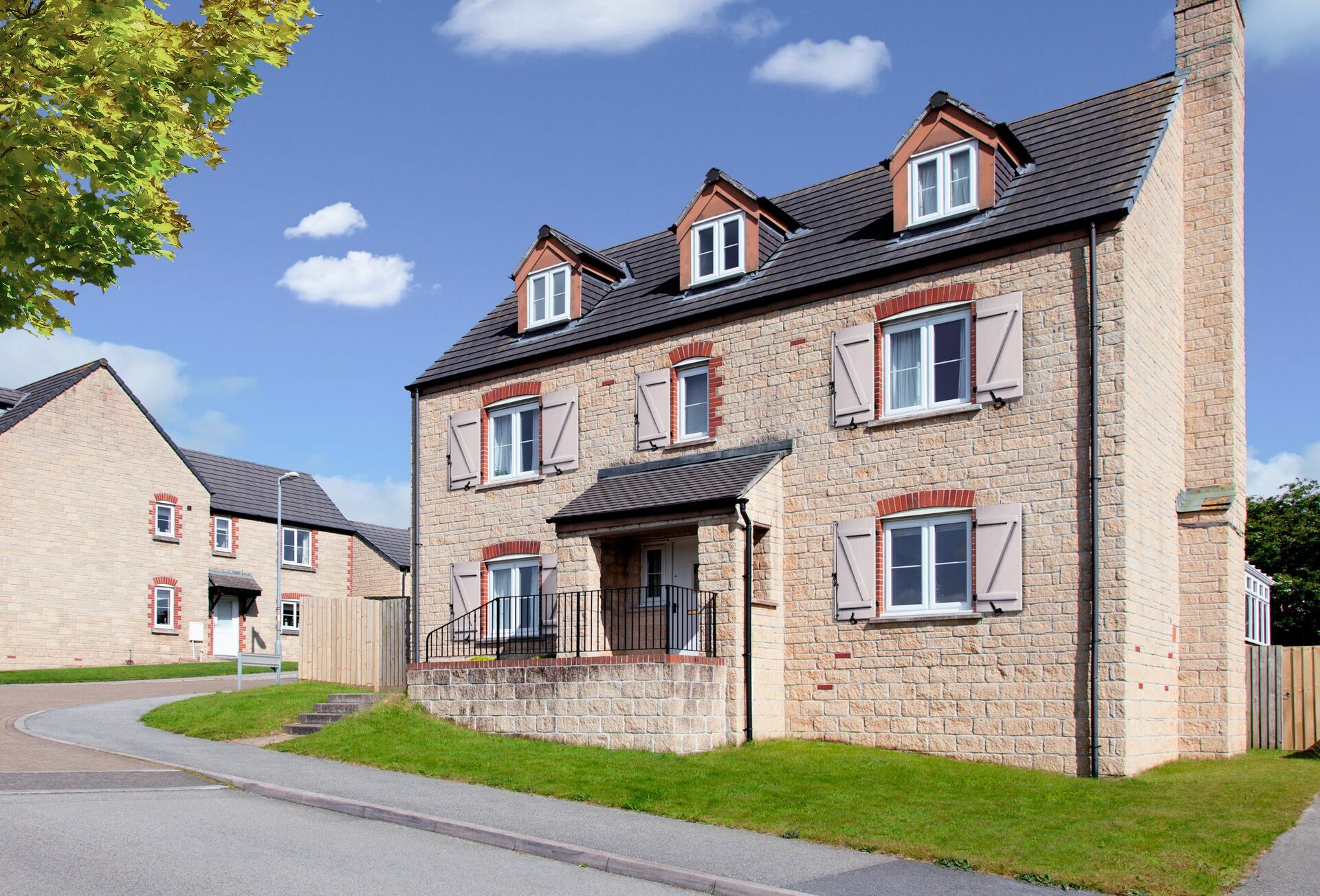 Volet-battant-pvc-lames-clipsees-collees-plaxees