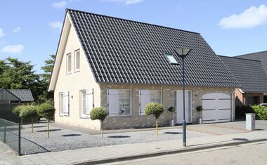 porte-de-garage-traditionnelle-pvc-a-la-francaise-24-ou-28-mm-min - Sidonie