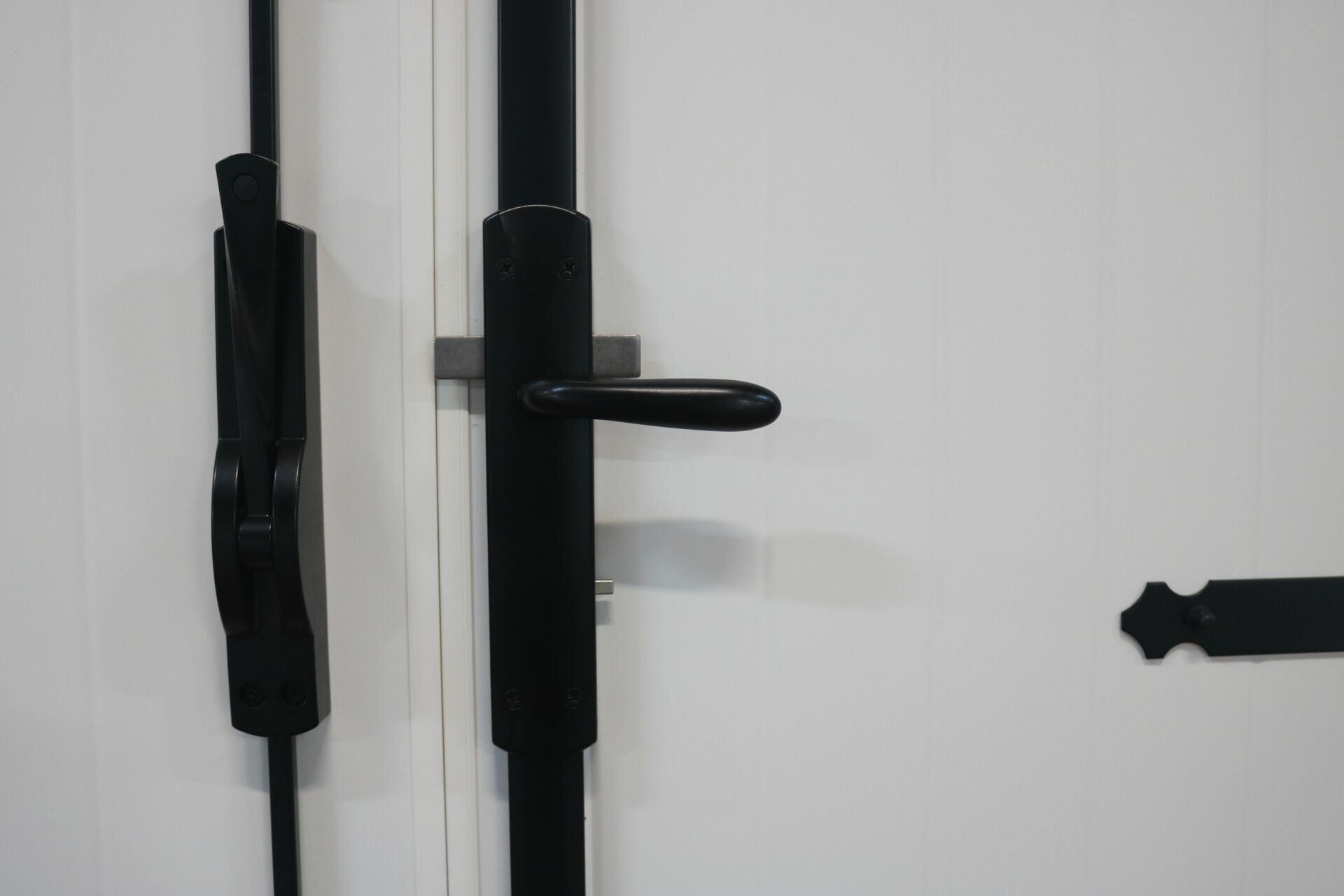 SERRURE-3-POINTS-ALU-NOIRE